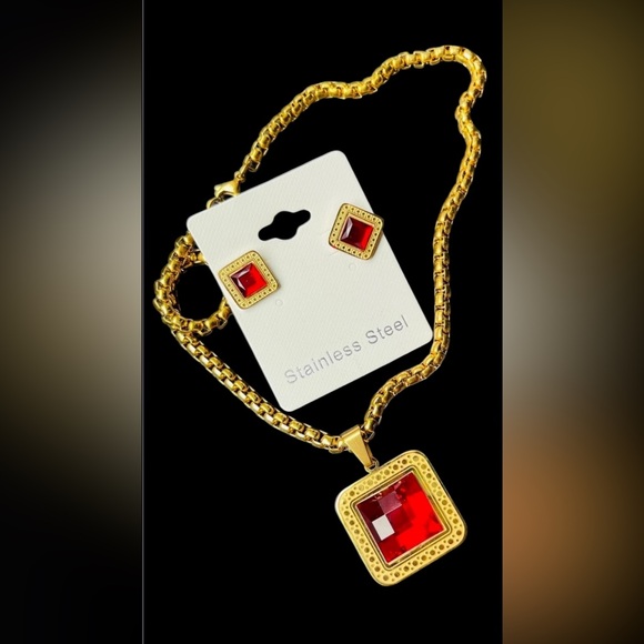 FASHION JEWELRY NECKLACE & EARRINGS SET GOLD COLOR STAINLESS STEEL RED PENDANT - Picture 2 of 9